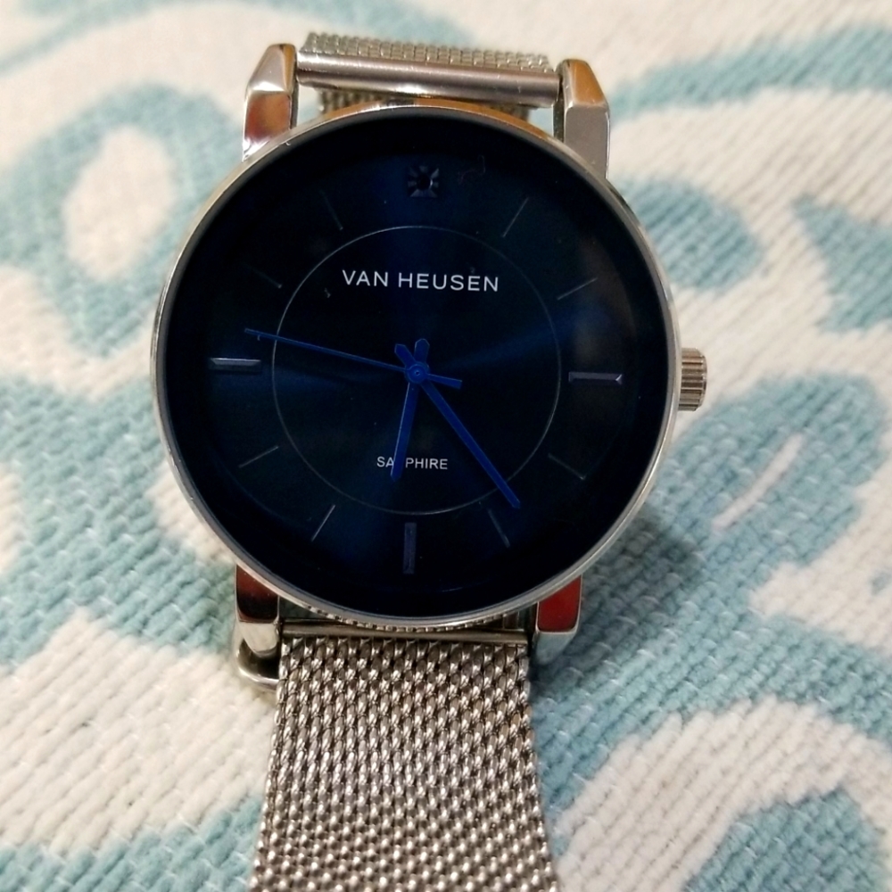 Men's van helsuan designer watch 44 mm on a mesh stainless steel band  nice